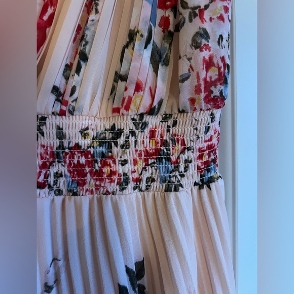 Sleeveless Smocked Pleated Midi Dress - Picture 3 of 4